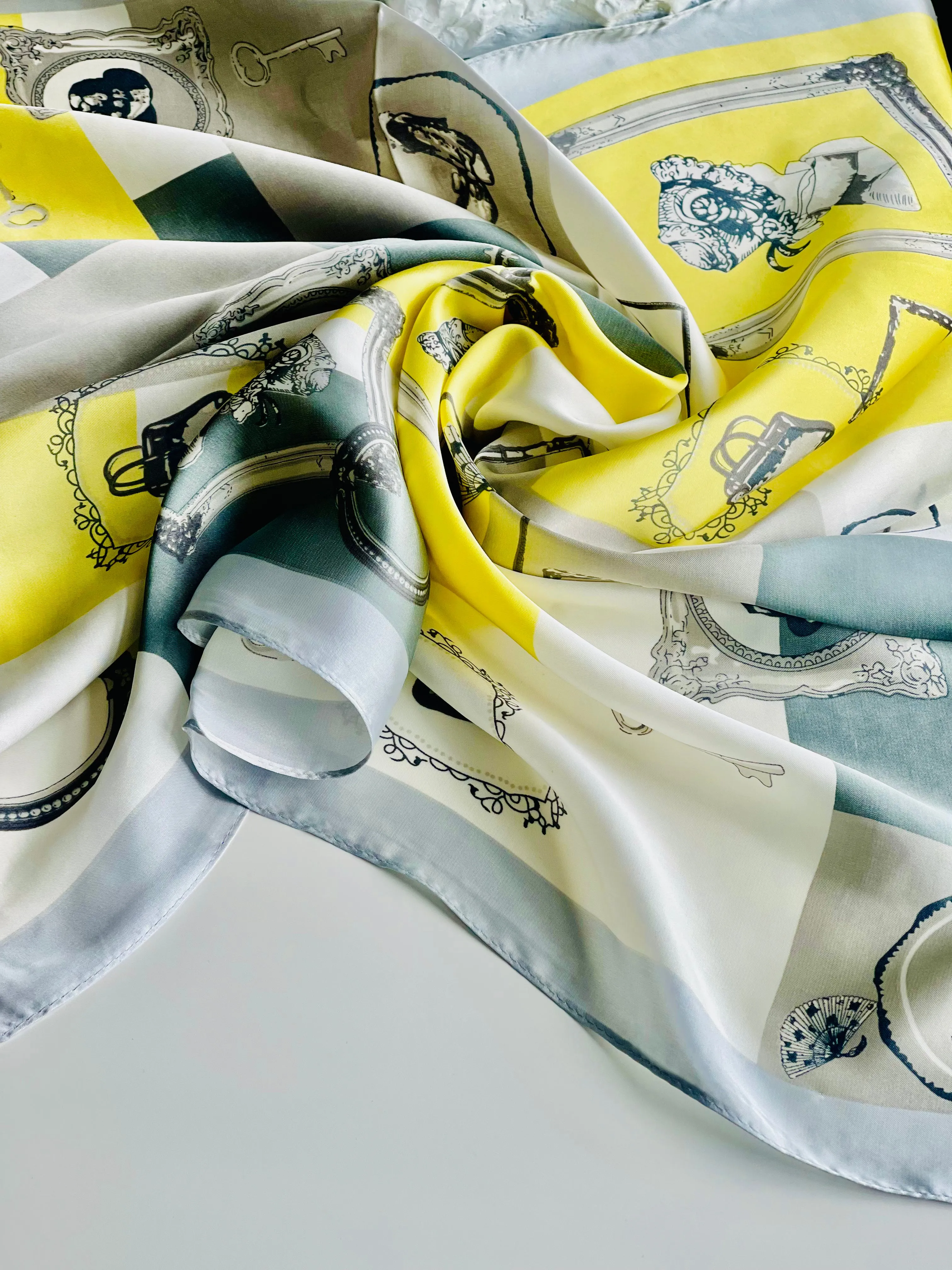 Vintage print Summer scarf